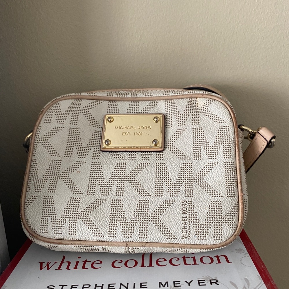 Crossbody bag very pretty and in good condition